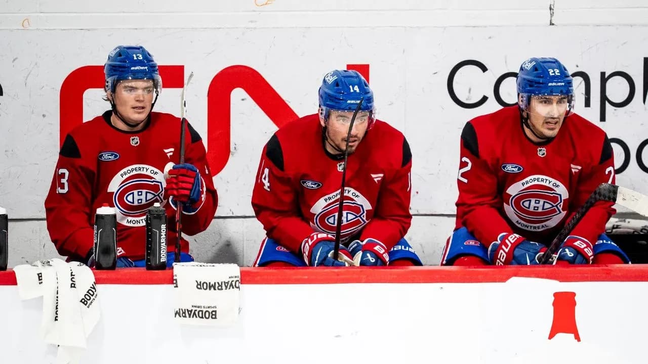Montreal Canadiens players seated on the bench Montreal Canadiens players seated on the bench