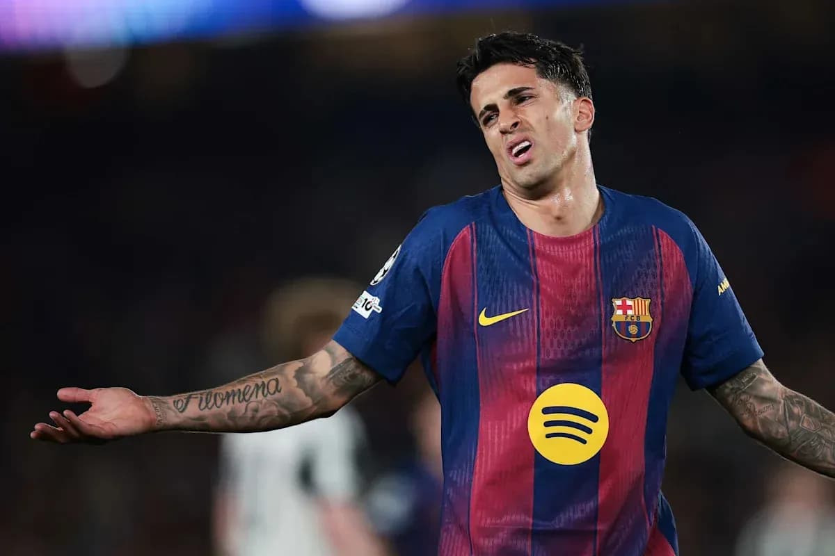 Futbolchi maydonda g'azablangan holatda Futbolchi maydonda g'azablangan holatda