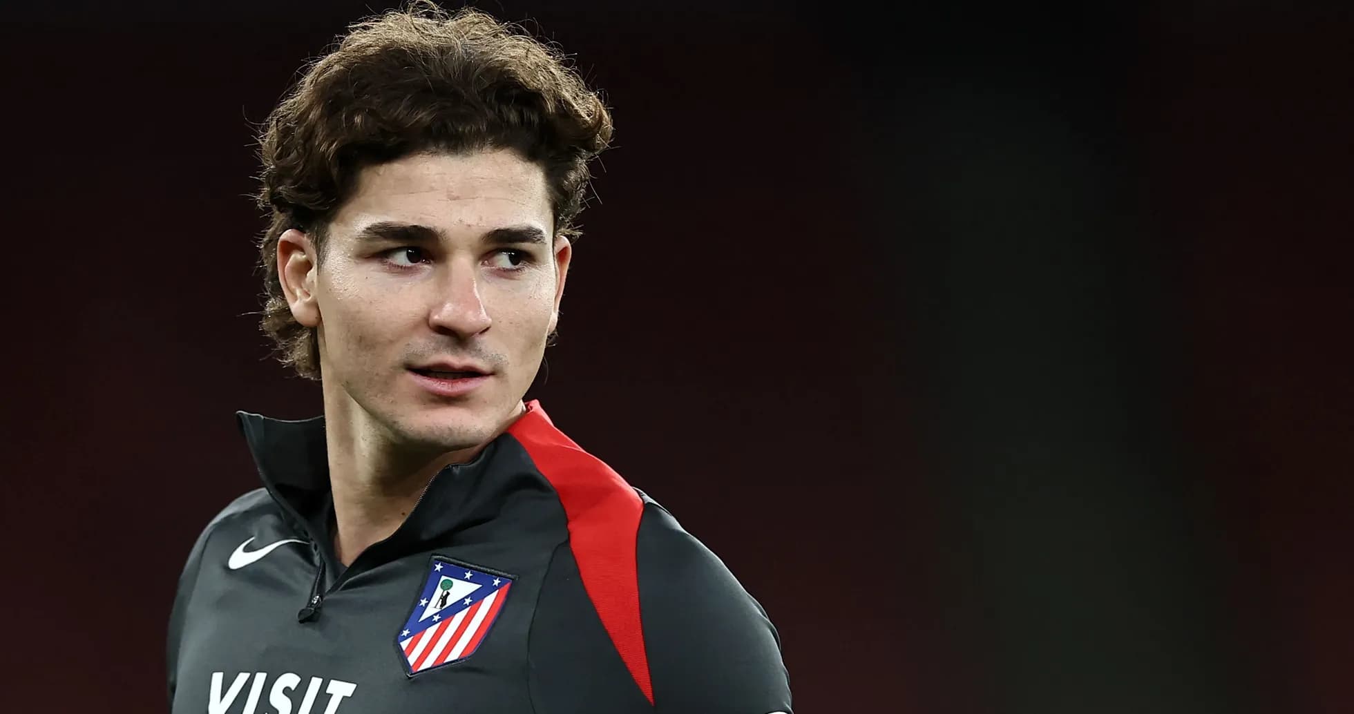 Futbolchi Atlético Madrid formasi bilan mashg'ulotda Futbolchi Atlético Madrid formasi bilan mashg'ulotda