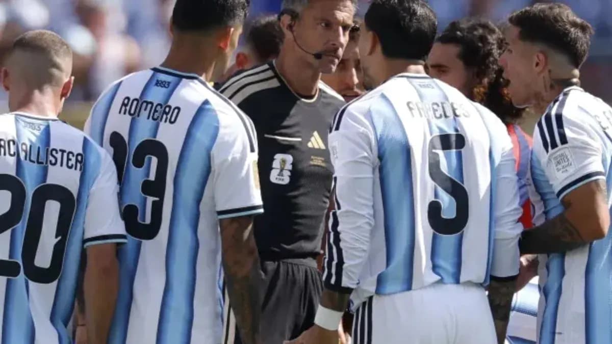 Argentina players discussing with the referee during match Argentina players discussing with the referee during match