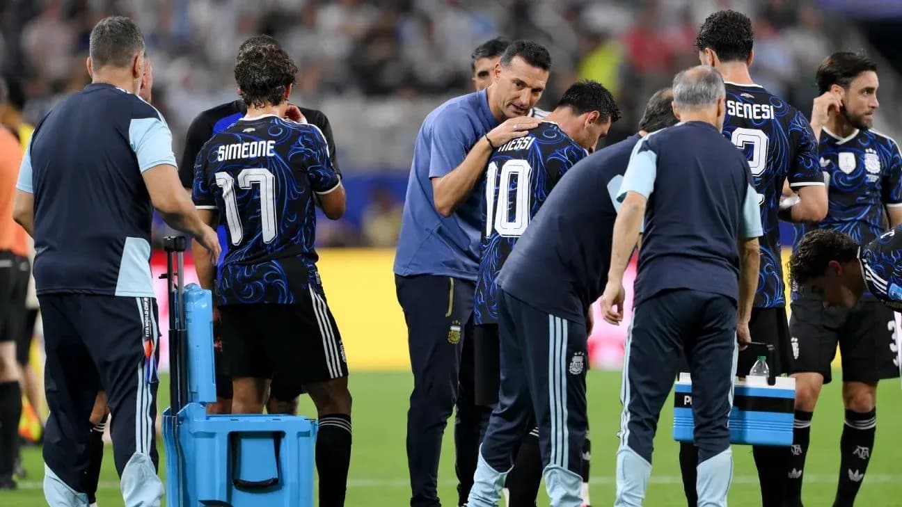 Argentina team discussing strategy during timeout Argentina team discussing strategy during timeout